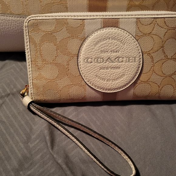 Like new coach purse and wallet - Picture 6 of 8